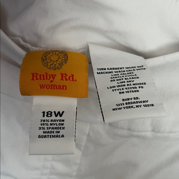 Ruby Rd. White Cropped Pants - Picture 5 of 6